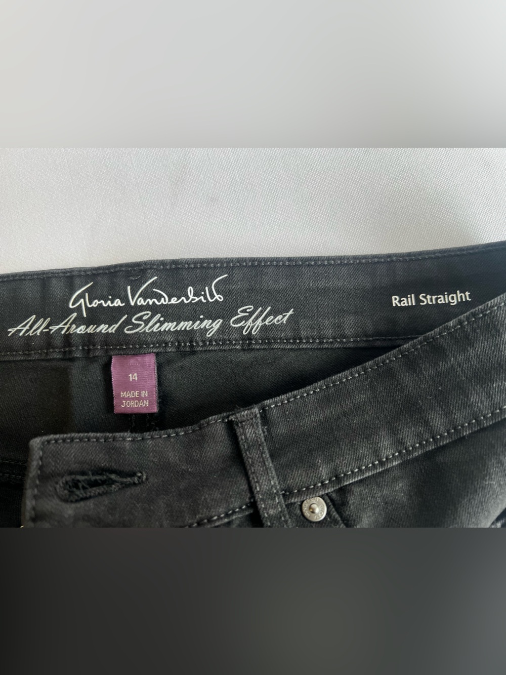 GLORIA VANDERBILT ALLAROUND SLIMMING EFFECT BLACK WASH JEANS.SIZE 14 AVERAGE
NWT - Picture 2 of 9